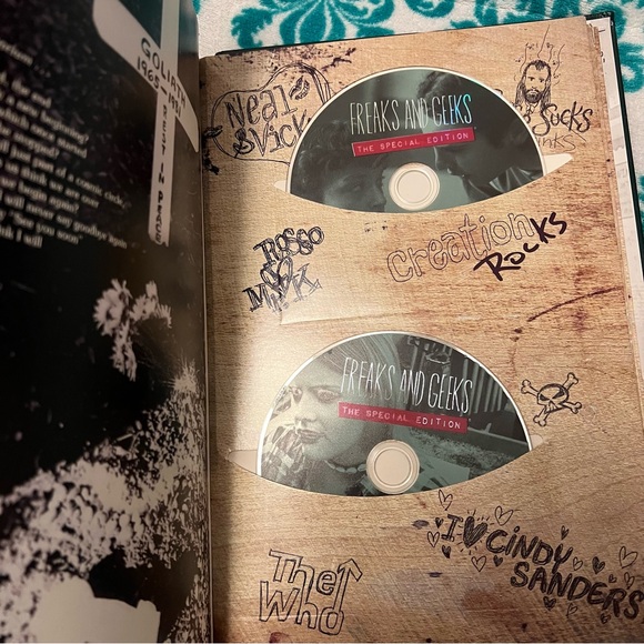 Freaks and Geeks Yearbook - Picture 5 of 7